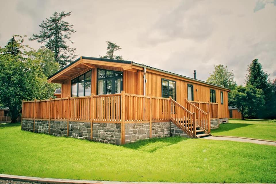Skyline Lodge Loch Lomond Castle Lodges 발로크 외부 사진
